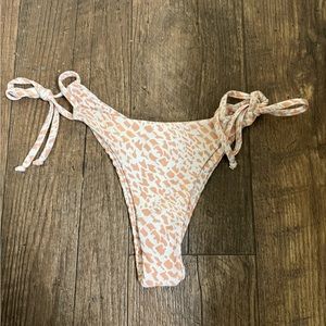 Midori clover bikini bottom. Nikita print. Xs. Cheeky coverage. adjustable ties